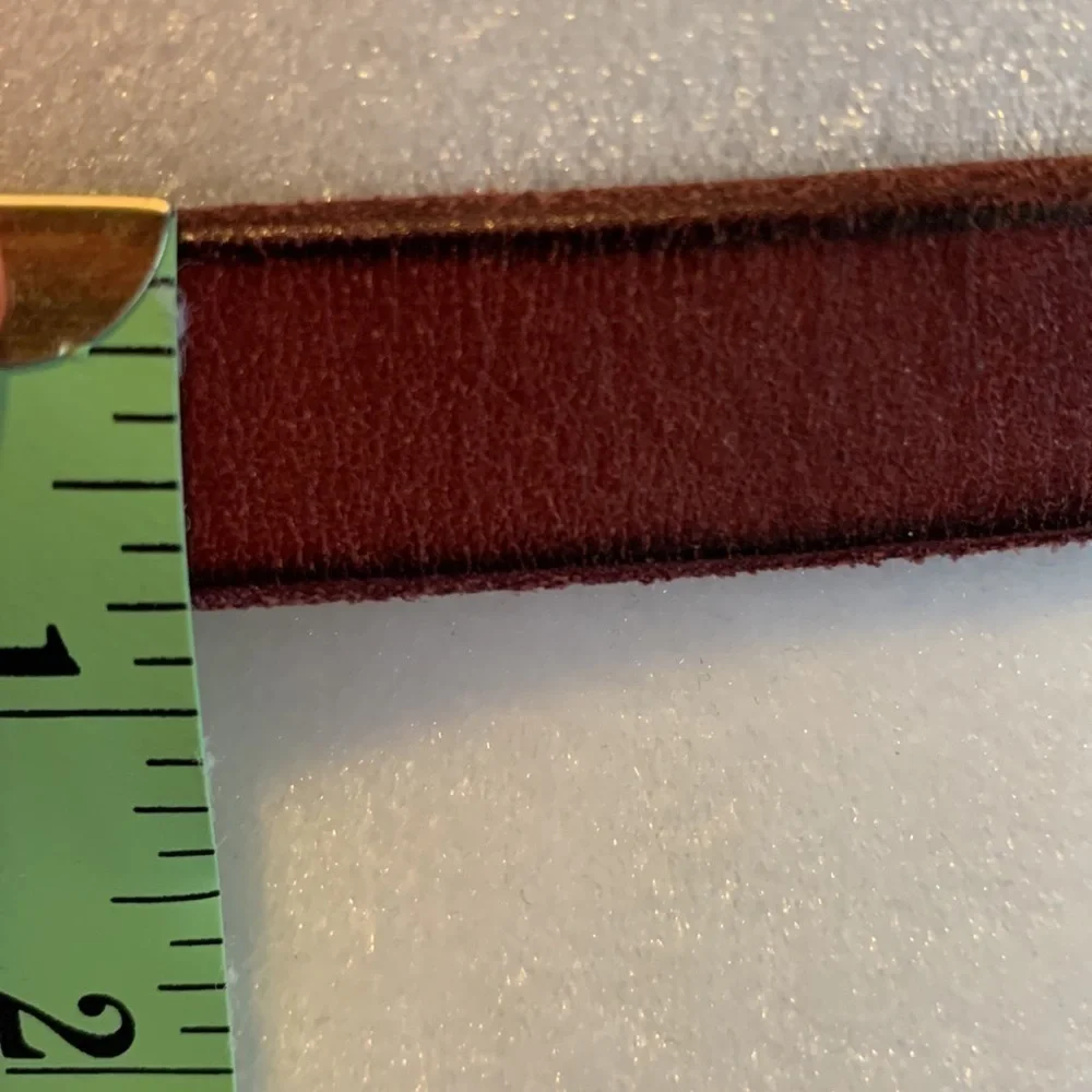 Fossil Brown Leather Womens Belt. Belt Measures 37”. Has 7 hole sizing/Sz Small.